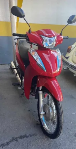 Vendo uma moto 125 Honda em perfeito estado