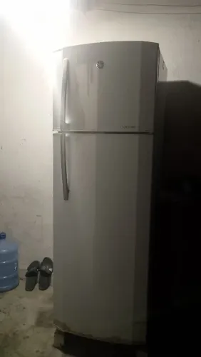 Geladeira GE 210 l estado de conservação normal 