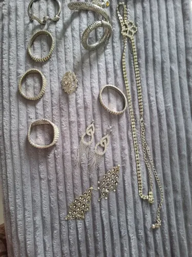 Kit de bijou em STRASS. Braceletes strass, cobra, brincos  cinto ou abdômen, anel 