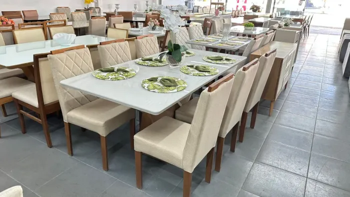 Mesa na madeira para 6 pessoas a pronta entrega 