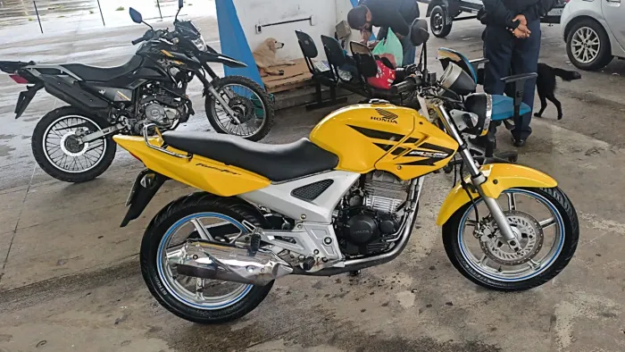 Vendo ou troco minha Twister moto só transferir todo revisada 