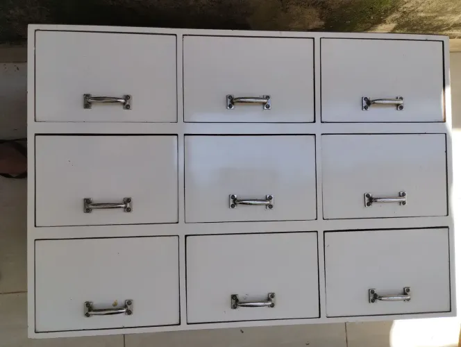 Armário de madeira branco com 9 gavetas, em excelente estado, sem igual no mercado