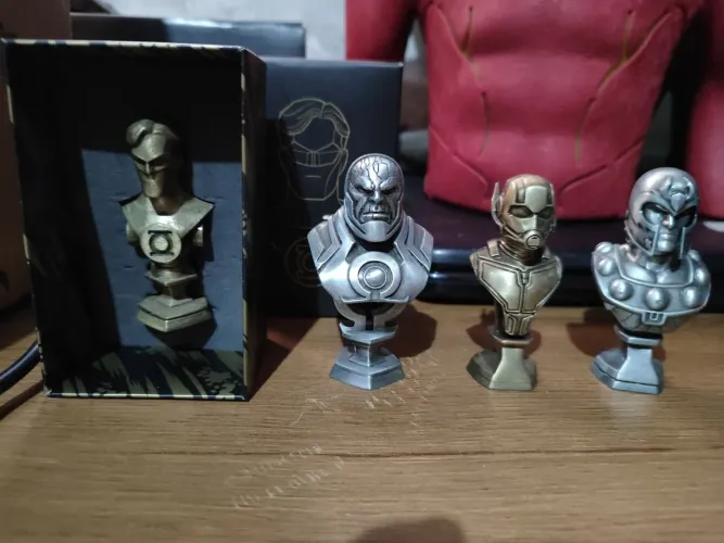 Bustos omelete box, Magneto, homem Formiga, lanterna verde e darkseid 