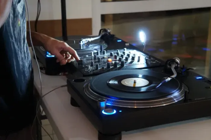 Festa do vinil, discotecagem no vinil, DJ de vinil