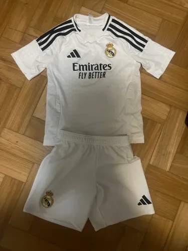 Kit adidas real madrid infantil 