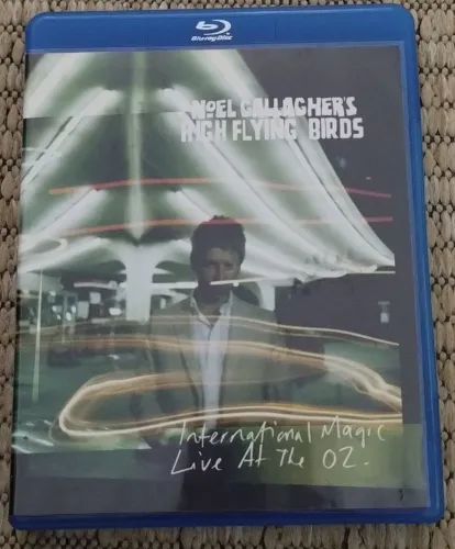 DVD Blue Ray + CD Noel Gallagher's High Flying Birds - International Magic Live At The O2