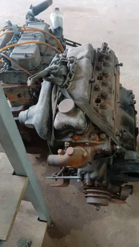 3 motores perkins de 4 cilindros usados. 1 motor estacionário a diesel