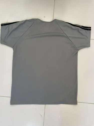 Camiseta para esporte tamanho G - cinza 