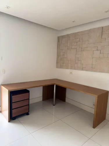 Mesa de madeira maçica em L