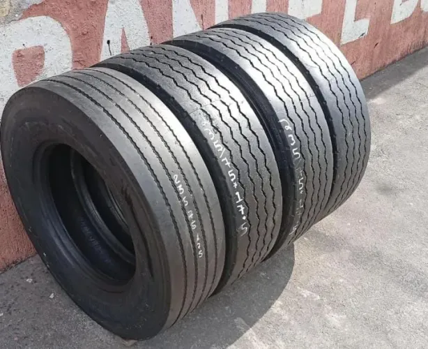 Pneus dos 235/75 aro 17.5 caminhão seminovos
