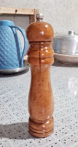 Moedor de pimenta em madeira
