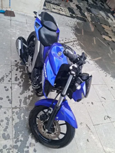 Moto de garagem com 5 mil KM de fábrica 