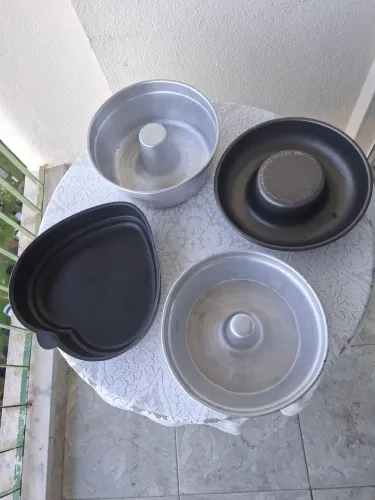 Kit formas de alumínio para bolos e pudim,  usadas. 