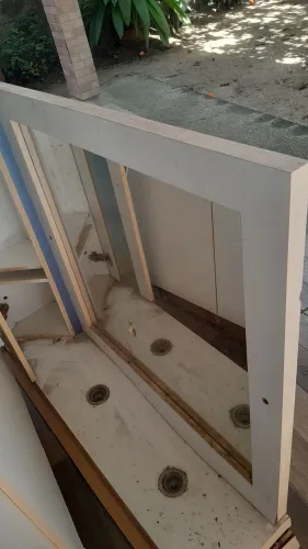 Gabinete para banheiro com espelho usado.