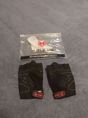 Luva de moto meio dedo zerada !!