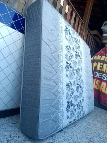 Colchão Queen, De espuma Firme Alto, Sem uso Aceito cartão e Entrego!