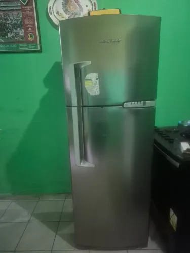 Vendo Geladeira Brastemp muito nova