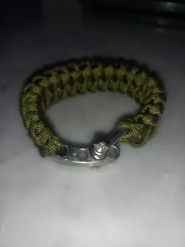 Pulseira de sobrevivência