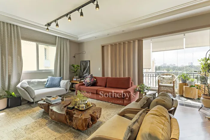 Apartamento em andar alto e em condomínio fechado, com vista para o verde, no Morumbi
