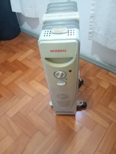 Aquecedor a óleo 127 vts 1500 W marca Mundoal