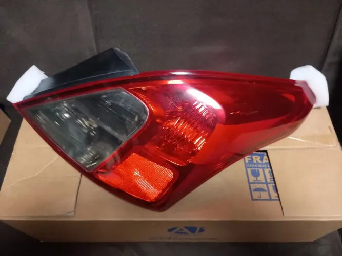 LANTERNA NISSAN/ VERSA ORIGINAL 19/19 LADO DIREITO