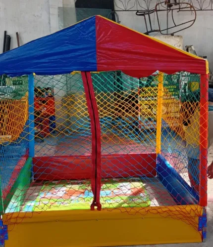 Vendo casinha de bolinha e pula pula