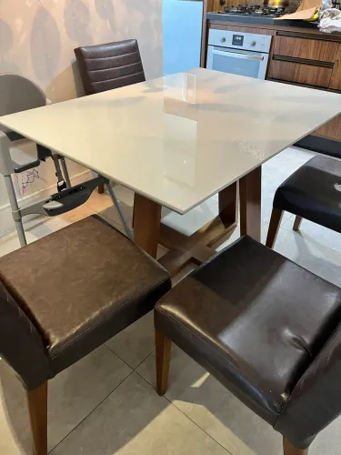 Mesa com 4 cadeiras