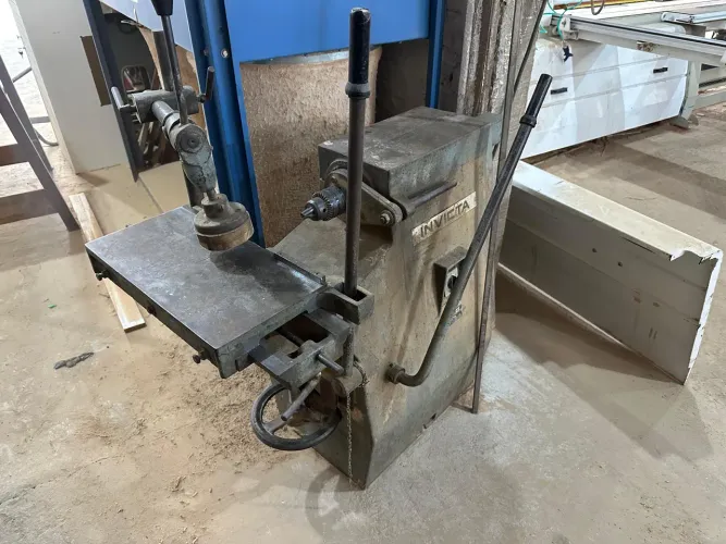 Máquina FURADEIRA HORIZONTAL 2CV TRIFÁSICO INVICTA REFORMADA E REVISADA 