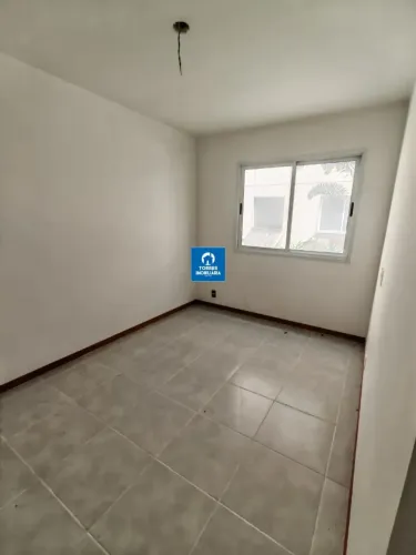 2 quartos com garagem em Vista Alegre Cond. Jardim Bougainville.