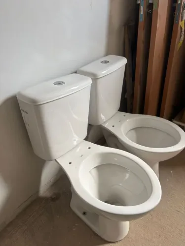 Vaso sanitário Deca com caixa acoplada