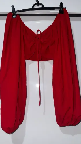 Cropped Manga longa com decote 