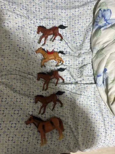 Miniaturas de cavalos detalhistas