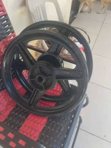 Vendo um par de rodas da fan 150 em perfeito estado , R$350