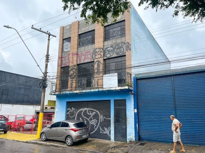 Prédio Comercial na Avenida Silves Excelente oportunidade