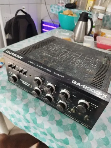 Quasar QA-2300-X (Stereo Quadraphonic Amplifier), fabricado na década de 1970