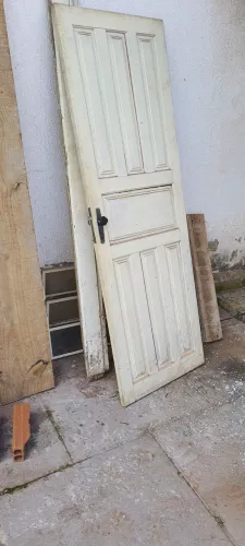 Porta de madeira completa em Uberaba