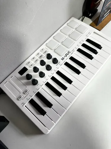 M-WAVE Controlador de teclado MIDI USB