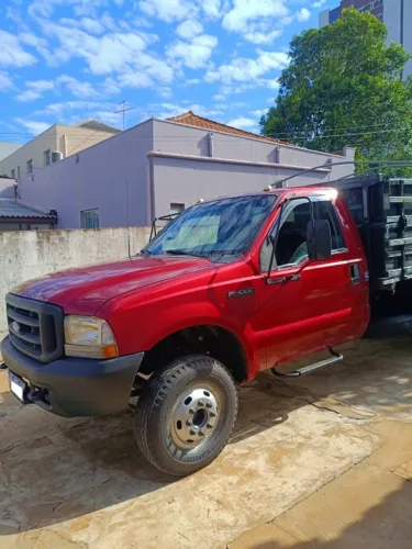 F-4000 Motor Cummins C - 2004 Vermelha