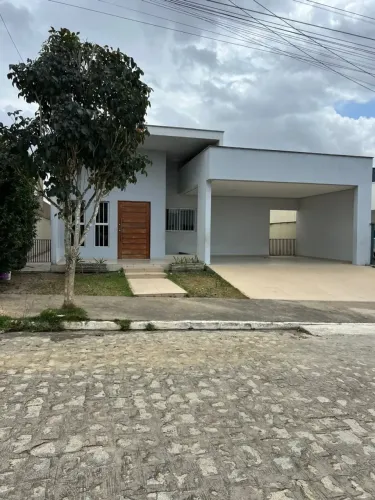 Imóvel para aluguel tem 250 metros quadrados com 3 quartos em Canafístula - Arapiraca - AL