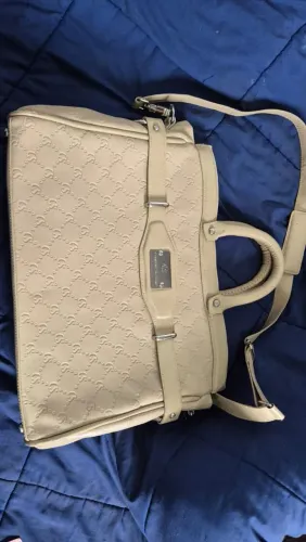 Bolsa executiva em couro Carmen Steffens bege monograma