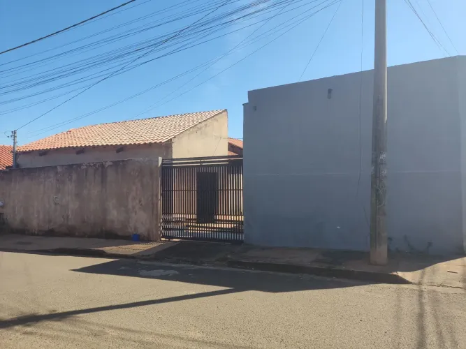 Casa + casa no fundo+ 2 salao