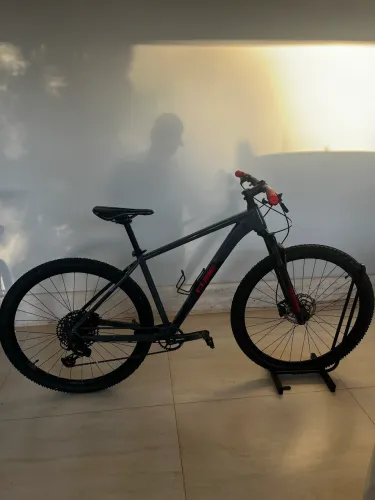 Bike Cube Aro 29 SRAM SX 12v - RockShox e Freio Shimano