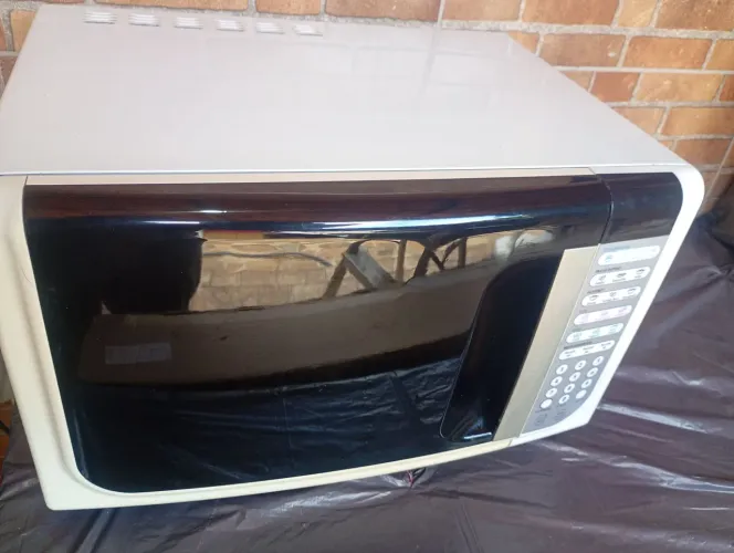 Microondas Eletrolux 31 litros . LEIA ANTES