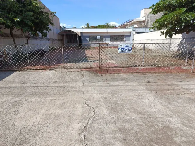 LOCAÇÃO | Casa, com 4 quartos em ZONA 08, MARINGÁ