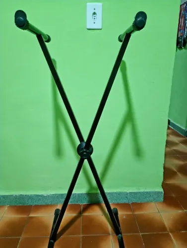 Pedestal para teclado