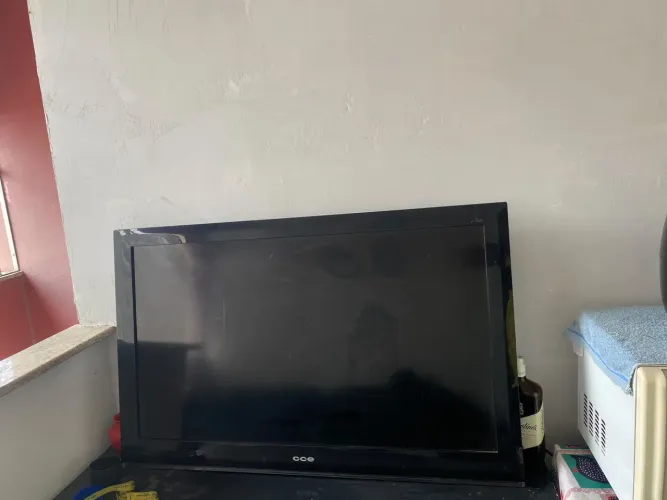 Vende se essa tv