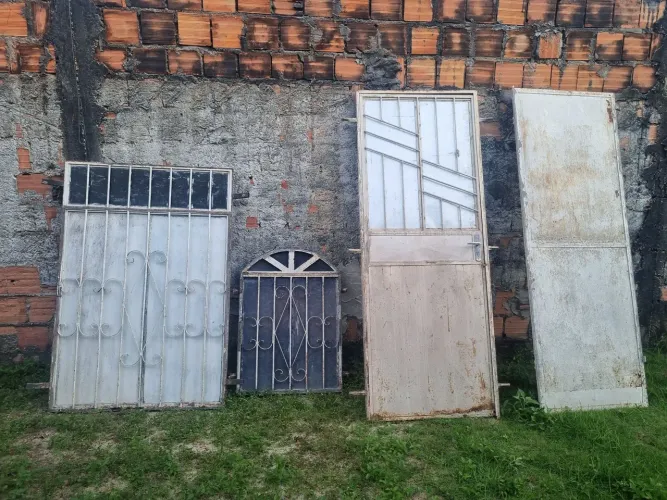 Vendo Portas e janelas de Ferro usadas