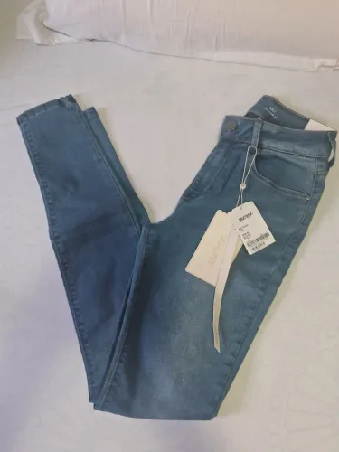 Calça jeans Lez a Lez nova, com strech
