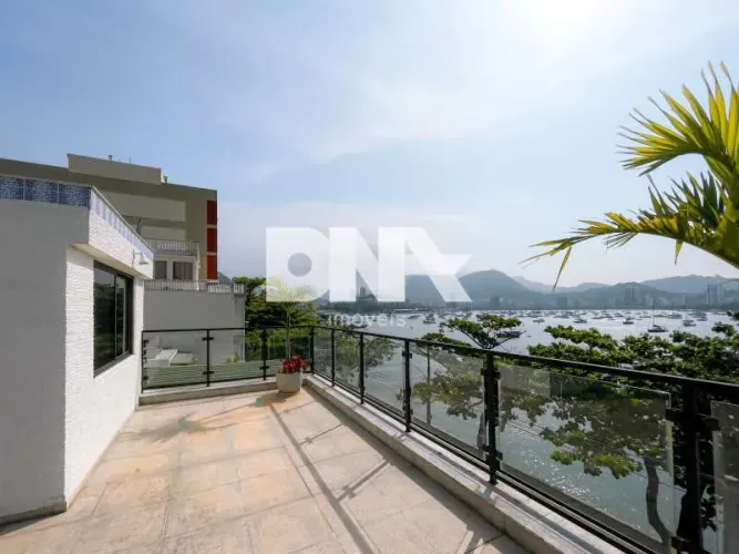 Casa de rua - Triplex / Residencial / Urca
