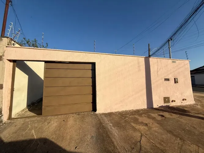 Imóvel para aluguel possui 90 metros quadrados com 3 quartos